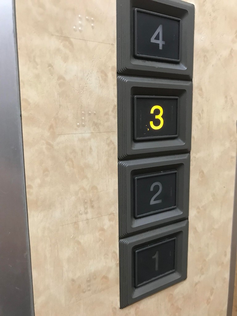 エレベーターボタン2